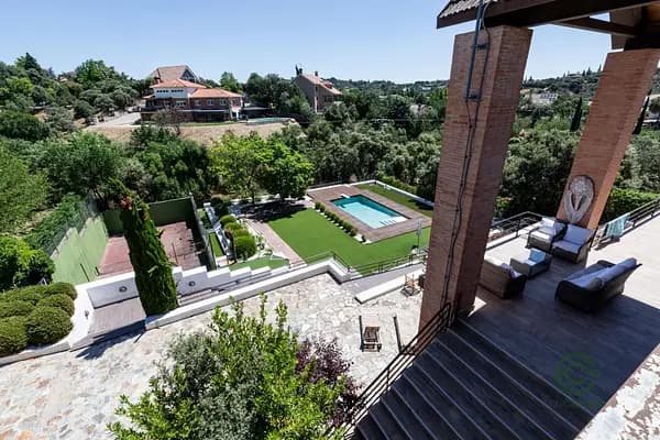 Casa de 0,25 ha en venta en Madrid