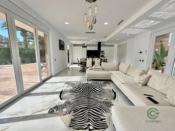 Casa de 0,1 ha en venta en Petrer, Alicante