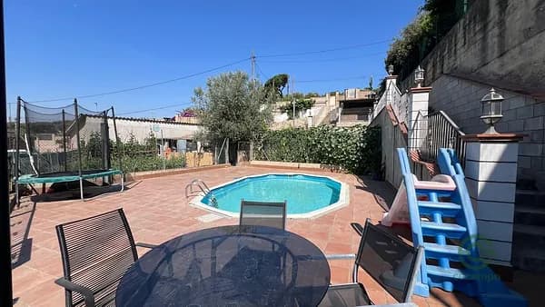 Casa de 0,1 ha en venta en Barcelona
