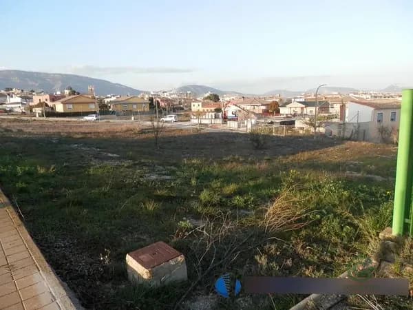 Terreno urbano de 0,0439 ha en venta en Caudete, Albacete