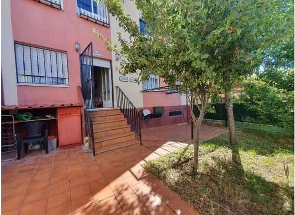 Casa de 0,0357 ha en venta en Riano, Leon