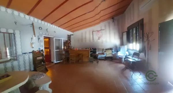Casa de 0,0216 ha en venta en Valdepeñas, Ciudad real