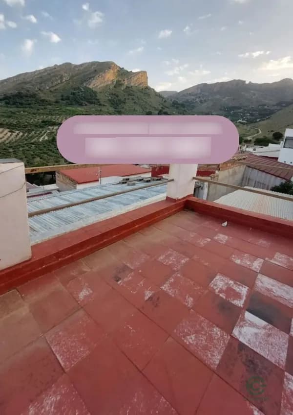 Casa de 0,03 ha en venta en Jaén