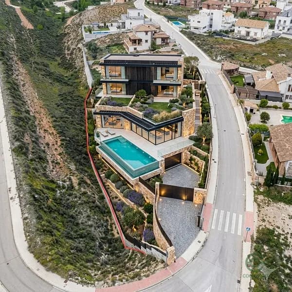 Terreno urbano de 0,0779 ha en venta en La zubia, Granada