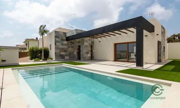 Casa de 0,04 ha en venta en Torrevieja, Alicante