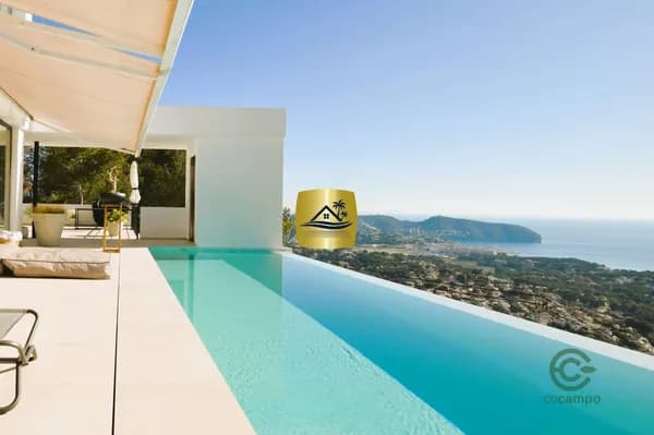 Casa de 0,0815 ha en venta en Moraira, Alicante