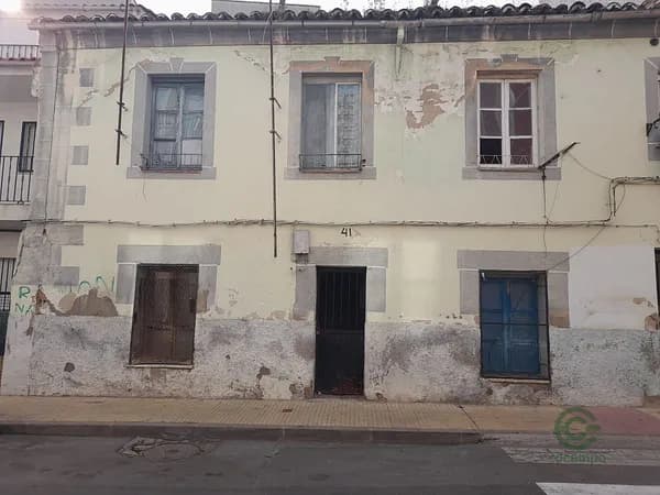 Casa de 0,022 ha en venta en Cáceres