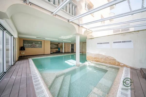 Casa de 0,13 ha en venta en Barcelona