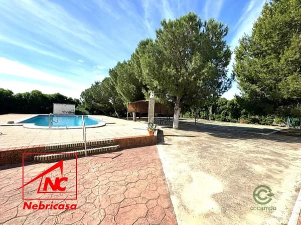 Finca rústica de 0,66 ha en venta en Sevilla