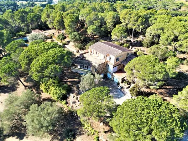 Finca agrícola de 4,5 ha en venta en Girona
