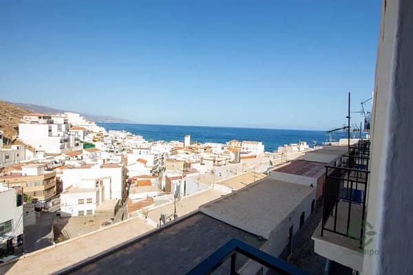 Casa de 0,02 ha per a venda a Granada