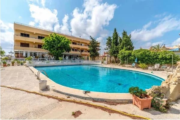 Casa de 0,08 ha en venta en Torrevieja, Alicante