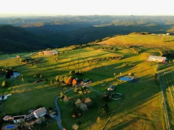 Fazenda de recreação de 2,01 ha para venda em Paraná