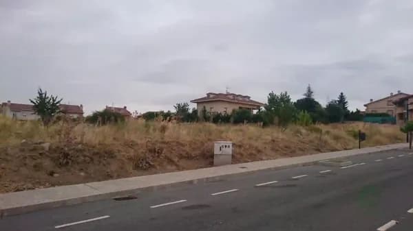 Terreno urbano de 0,0539 ha en venta en Lastrilla (la), Segovia