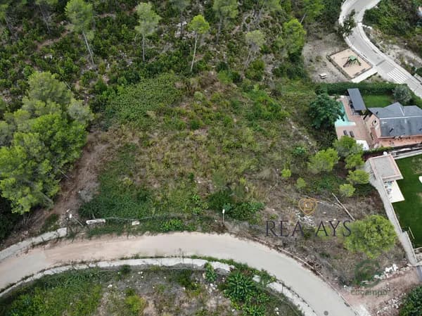 Terreno urbano de 0,2425 ha en venta en Vallirana, Barcelona