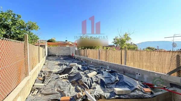 Casa de 0,0185 ha en venta en Ourense, Orense