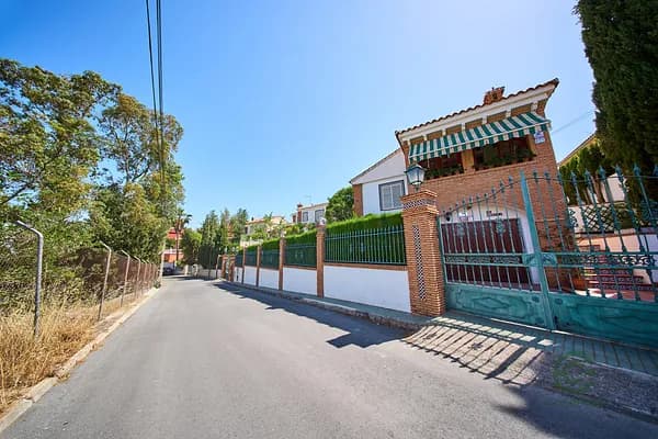 Casa de 0,0638 ha en venta en Otura, Granada