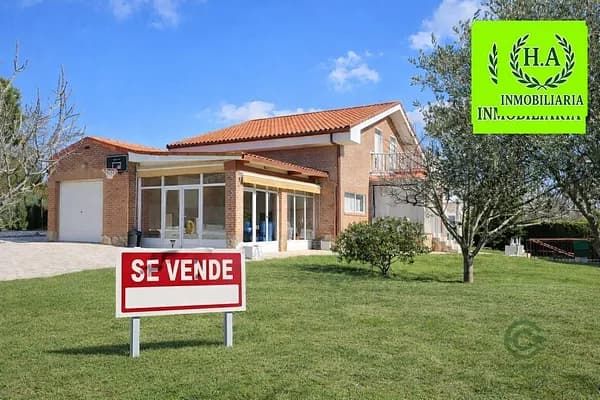 Casa de 0,105 ha en venta en Pedrezuela, Madrid
