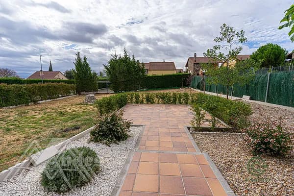 Casa de 0,1 ha en venta en Segovia