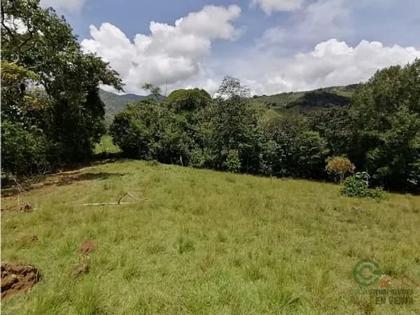 Terreno urbano de 0,2 ha en venta en Antioquia