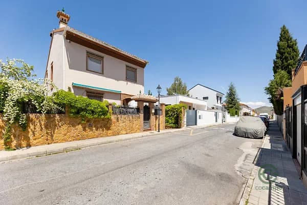 Casa de 0,05 ha en venta en Monachil, Granada