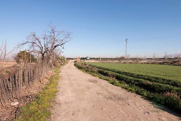 Finca rústica de 0,3637 ha en venta en Granada, Granada