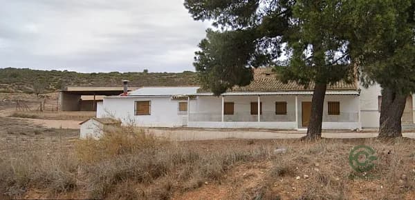 Finca rústica de 23,74 ha en venta en Yecla, Murcia