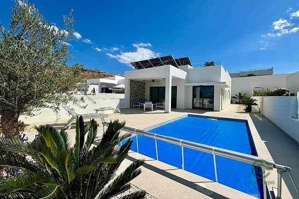 Casa de 0,0414 ha en venta en Benijofar, Alicante
