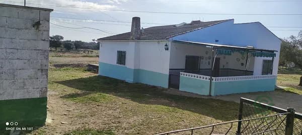 Terreno urbano de 0,5 ha en venta en Mérida, Badajoz