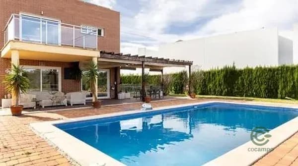 Casa de 0,1203 ha en venta en Betera, Valencia