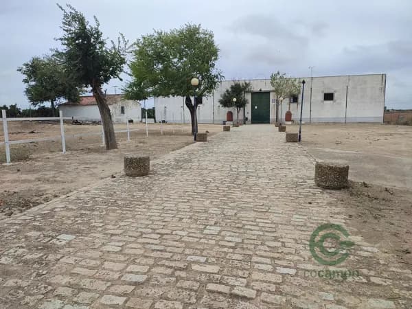 Finca rústica de 2 ha en venta en Sevilla