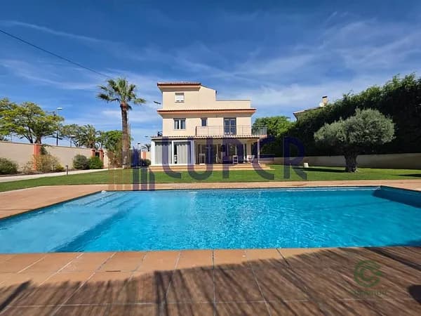 Casa de 0,1 ha en venta en Alicante