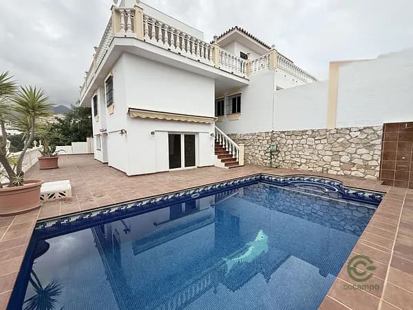 Casa de 0,0454 ha en venta en Fuengirola, Malaga