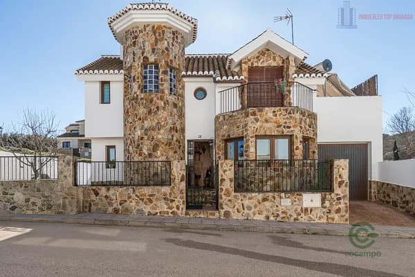 Casa de 0,0233 ha en venta en Loja, Granada