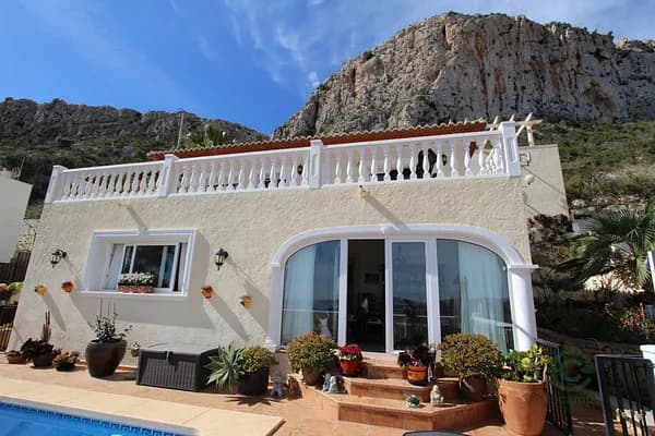 Casa de 0,075 ha en venta en Calpe, Alicante