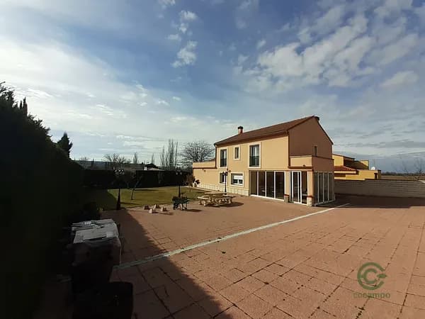 Casa de 0,1 ha en venta en Renedo de esgueva, Valladolid