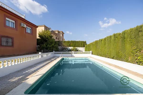 Casa de 0,066 ha en venta en Otura, Granada