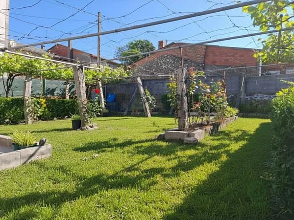 Casa de 0,011 ha en venta en Valga, Pontevedra