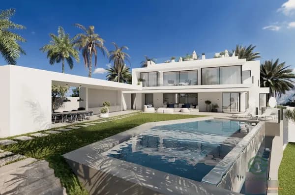 Casa de 0,1177 ha en venta en Marbella, Málaga