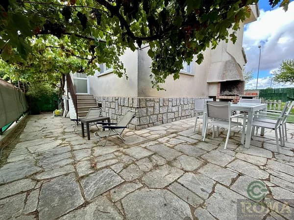 Casa de 0,03 ha en venta en Villamayor, Salamanca