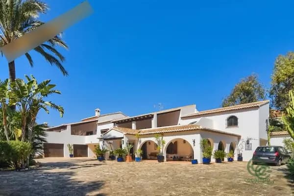 Rustic property of 0,68 ha for sale in Alicante