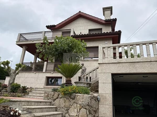 Casa de 0,054 ha en venta en Vigo, Pontevedra