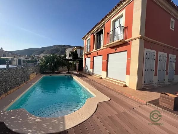 Casa de 0,06 ha en venta en Alicante
