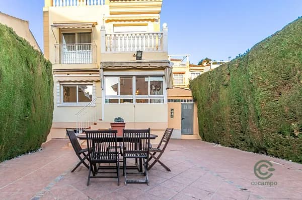 Casa de 0,02 ha en venta en Alicante