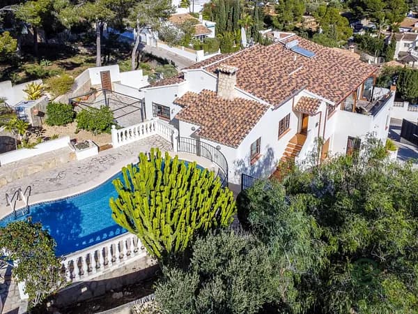Casa de 0,096 ha en venta en Moraira, Alicante
