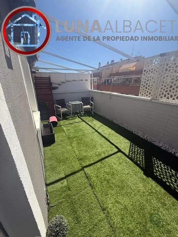 Casa de 0,0141 ha en venta en Albacete, Albacete