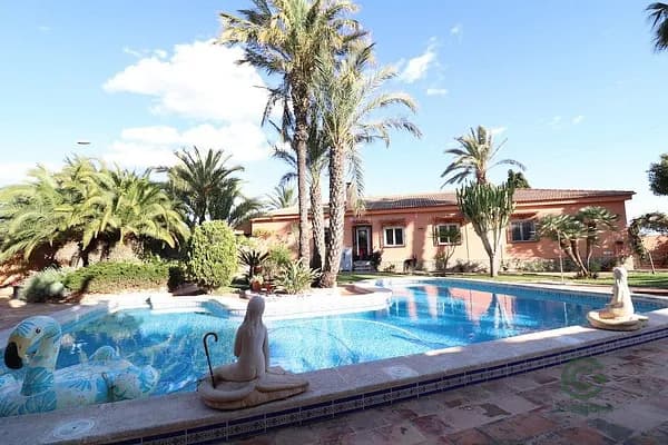 Casa de 0,19 ha en venta en Torrevieja, Alicante