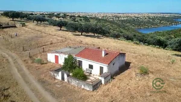 Finca rústica de 27 ha en venta en Villanueva del fresno, Badajoz