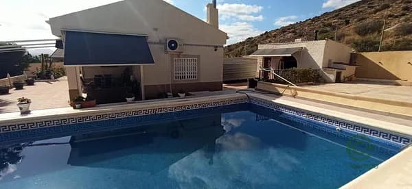 Casa de 0,31 ha en venta en Elche pedanias, Alicante