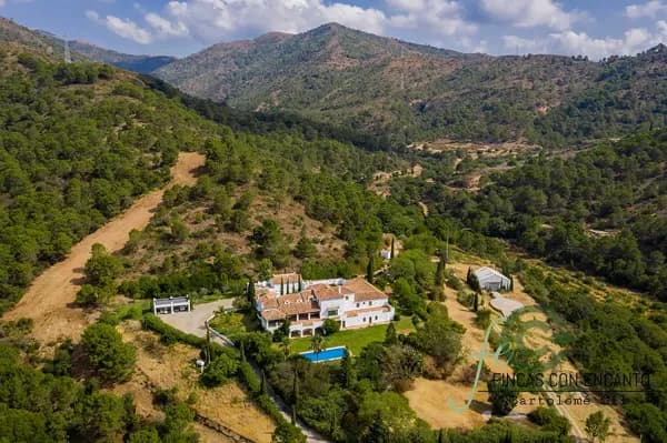 Finca rústica de 60 ha en venta en Málaga